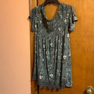 Green off the shoulder flowy dress; Size XXL